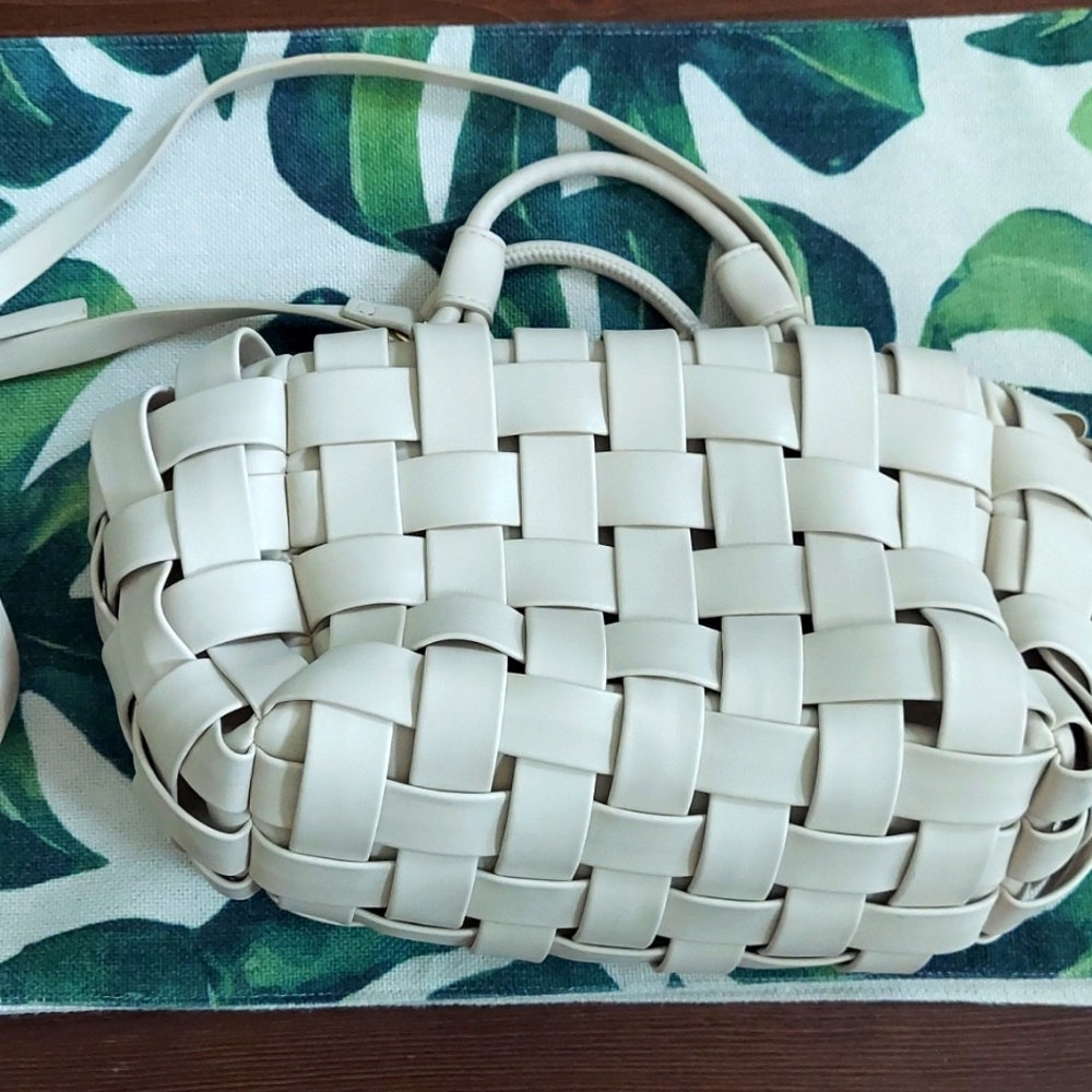 Beautiful crossbody beige/off white bag